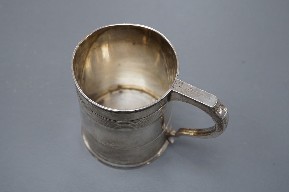 An early 19th century reeded silver christening mug by Eames & Barnard, London, marks rubbed, height 85mm, 4.9oz.